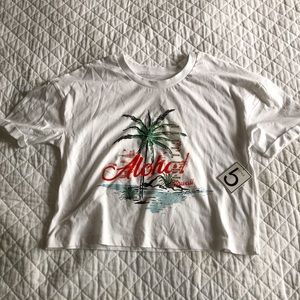 🦋 SOLD 🦋 Aloha cropped tee!